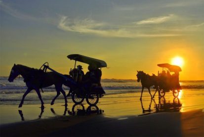 Salah-satu-kegiatan-menarik-di-Pantai-Parangtritis-600x405.jpg
